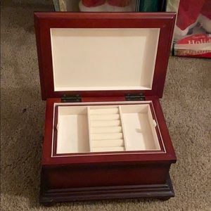 Jewelry box